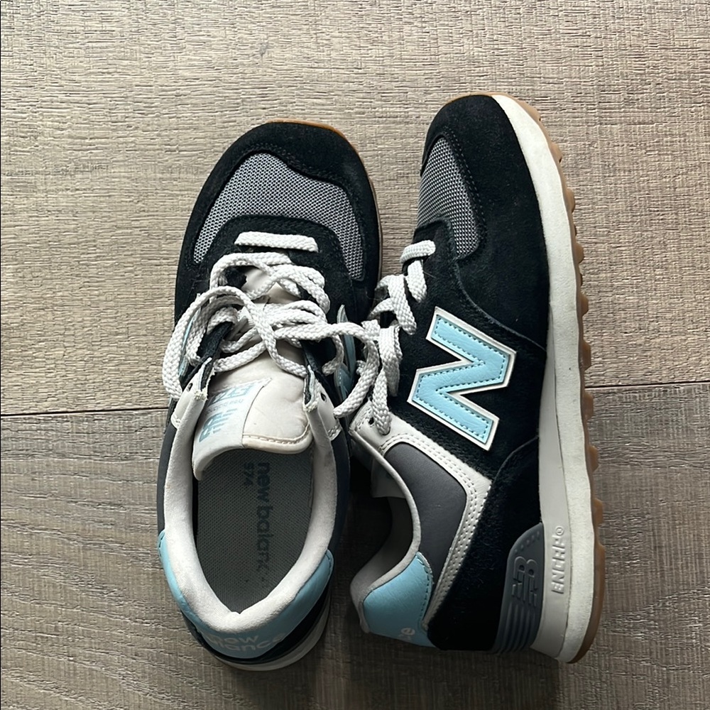 New Balance Black and Blue Sneakers Classic Athletic Design